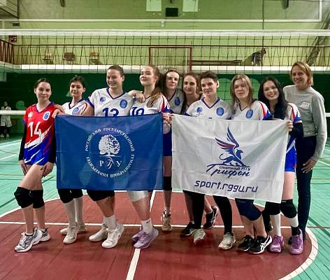 Женская сборная РГГУ по волейболу одержала волевую победу в стартовом матче 2026 года