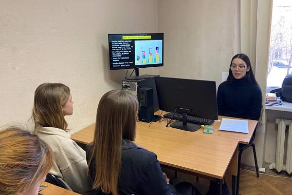 В РГГУ состоялось заседание  Студенческого  научного объединения «Язык и культура в профессиональной коммуникации» кафедры иностранных языков РГГУ