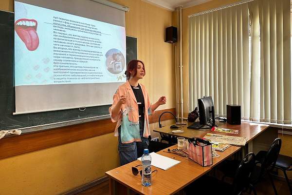 Студенты организовали арт-терапевтический вечер «Эмоции в красках»